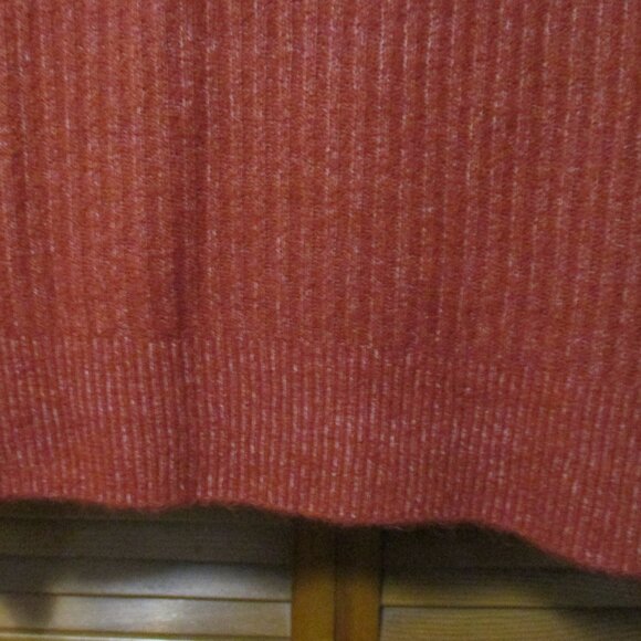 Vero Moda lightweight sweater rust/pumpkin color stretchy & soft size L - Picture 10 of 10